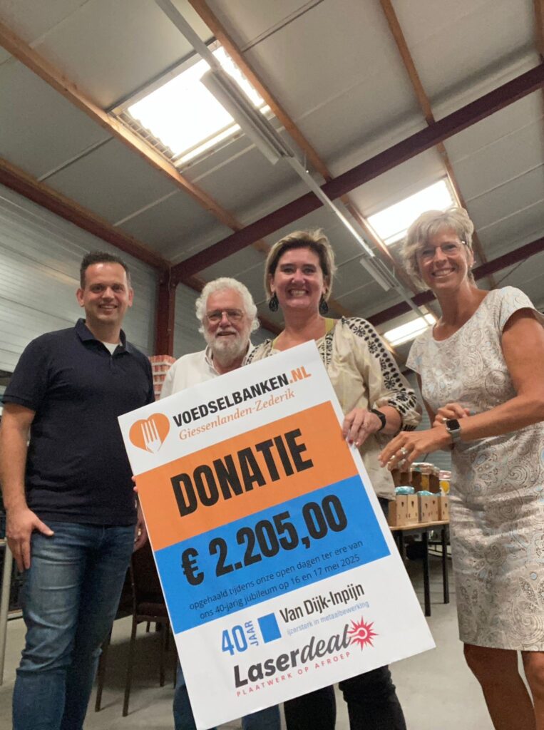 Hartverwarmende actie tijdens open dag Van Dijk Inpijn: bezoekers doneren royaal aan voedselbank